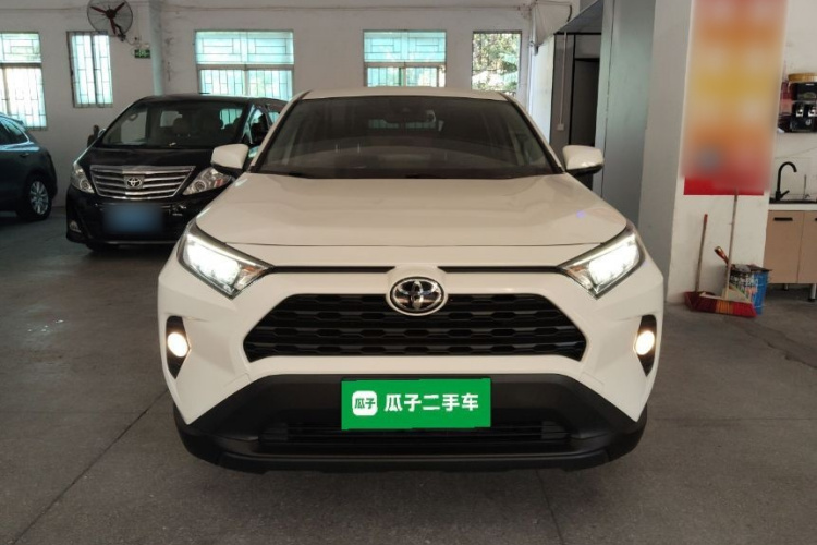 Toyota RAV4 2021 car image #3