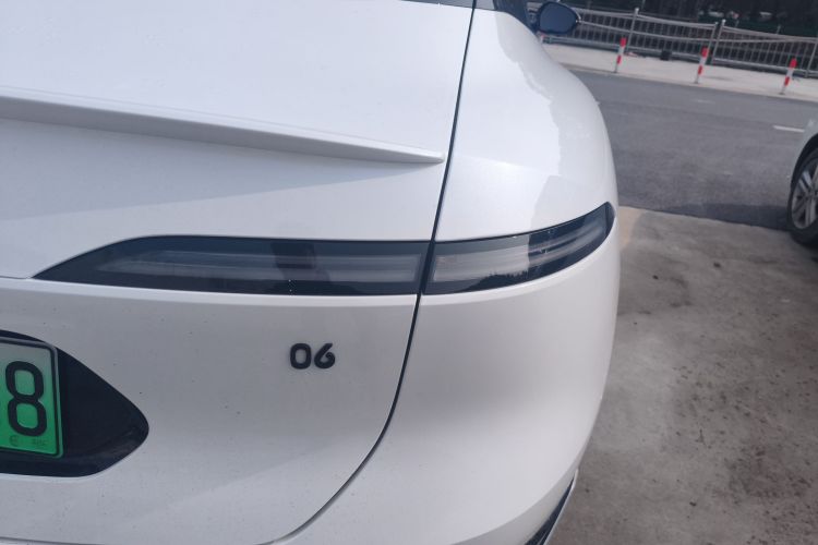 Avatr 06 2025 car image #3