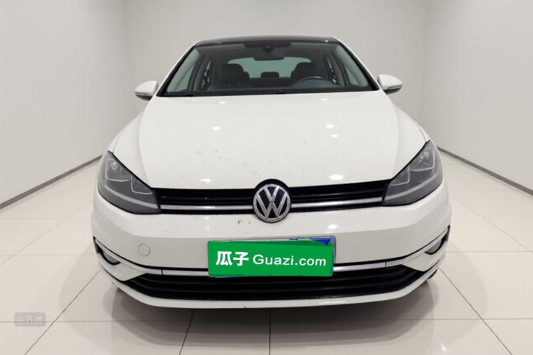 Volkswagen Golf 2018 car image #3