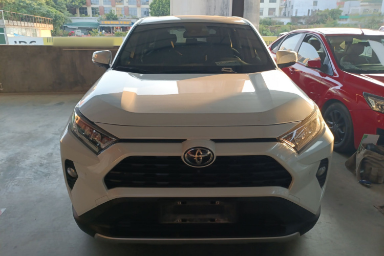 Toyota RAV4 2022 car image #3