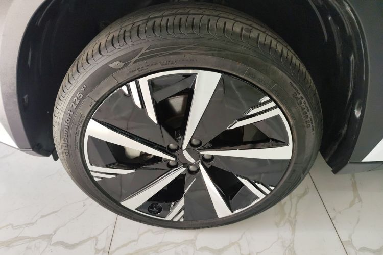 GEELY Boyue L 2024 car image #3