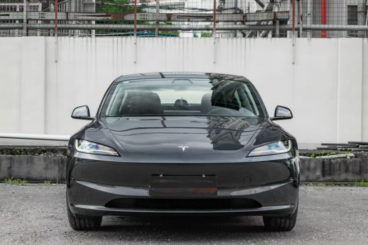 Tesla Model 3 2024 immagine di auto #3