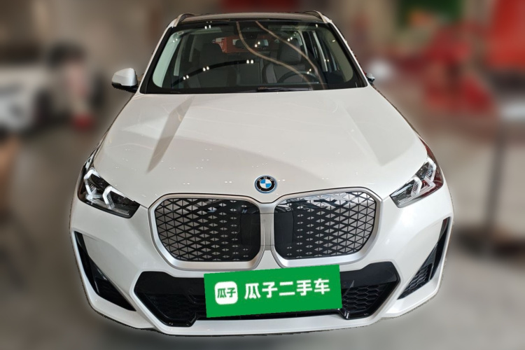 BMW iX1 2025 car image #3