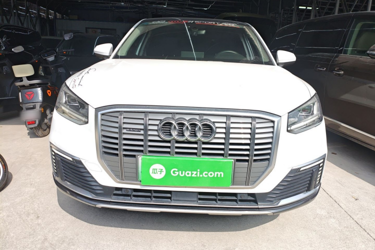 Audi Q2L e-tron 2020 car image #3