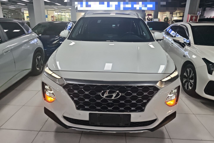 Hyundai Santa Fe 2022 car image #3