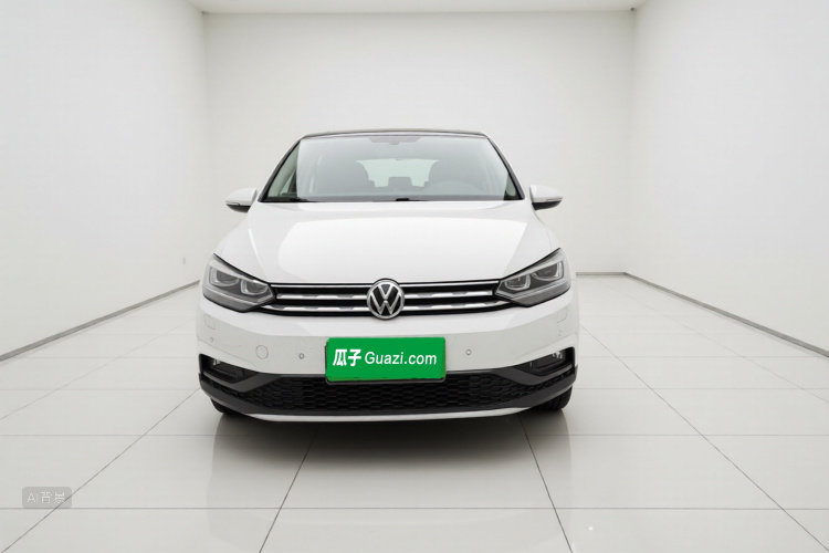 Volkswagen Touran 2021 car image #3