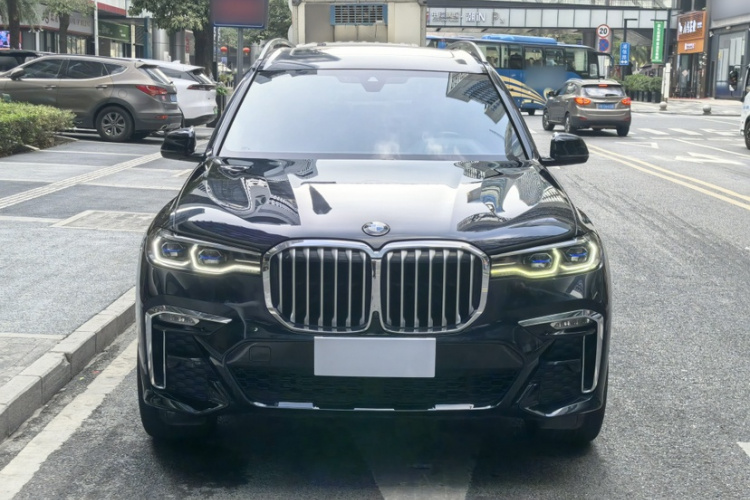BMW X7 2020 car image #3