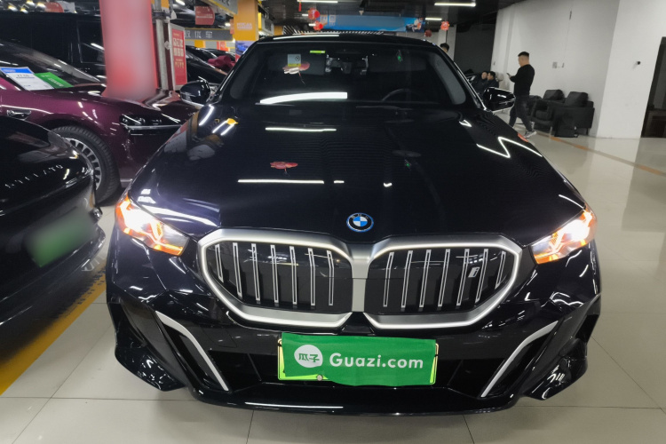 BMW i5 2024 immagine di auto #3
