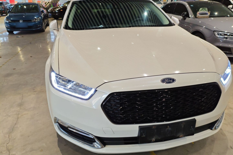 Ford Taurus 2017 car image #3