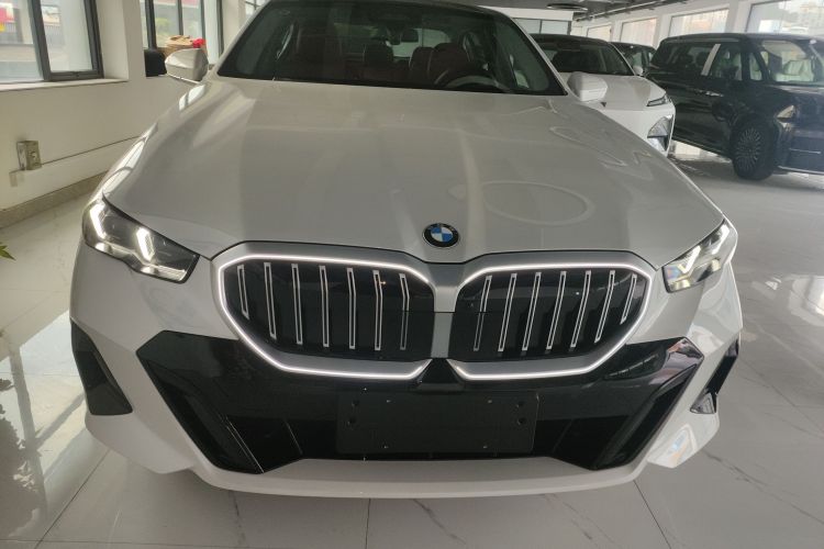 BMW 5 Series 2026 immagine di auto #3