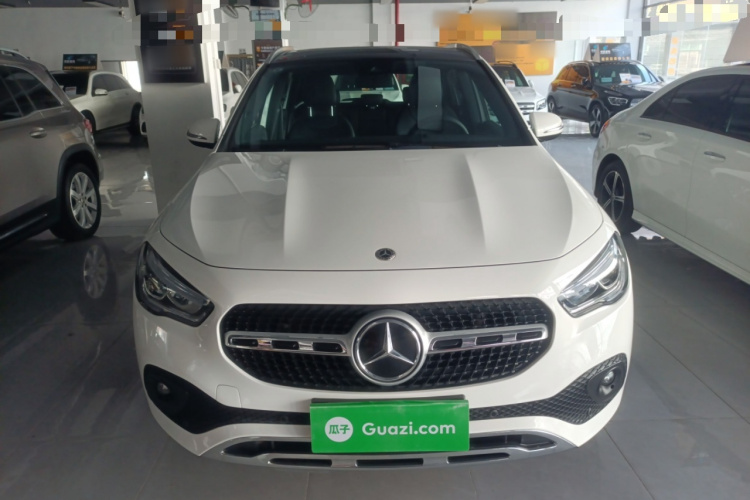 Mercedes-Benz GLA Class 2023 immagine di auto #3