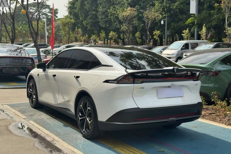 Deepal L07 2025 car image #3