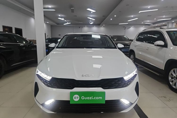 Kia K5 2025 car image #3