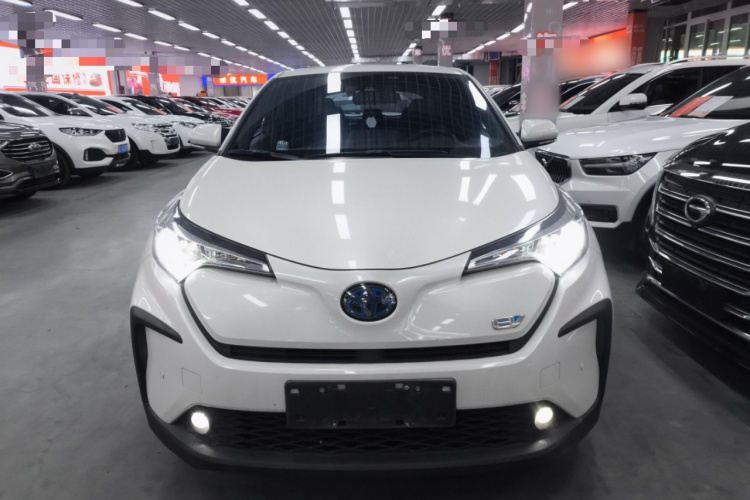 Toyota C-HR EV 2021 car image #3