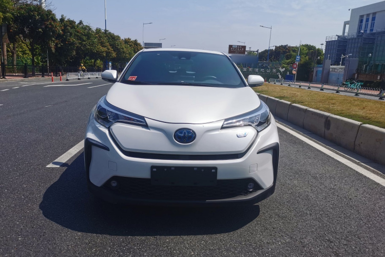 Toyota C-HR EV 2021 car image #3