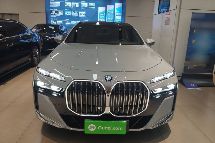 BMW i7 2025 изображение автомобиля #3