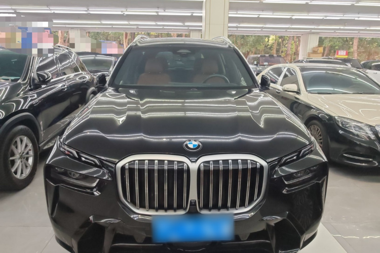 BMW X7 2024 صورة سيارة #3