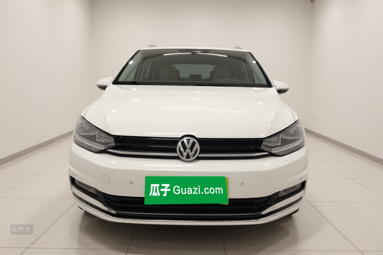 Volkswagen Touran 2018 car image #3