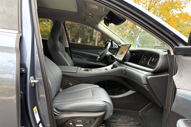 BYD Sea Lion 07 DM-i 2025 car image #3