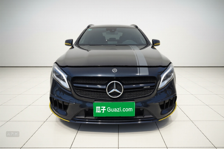 Mercedes-Benz GLA AMG 2018 immagine di auto #3