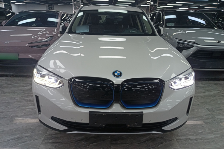 BMW iX3 2021 صورة سيارة #3