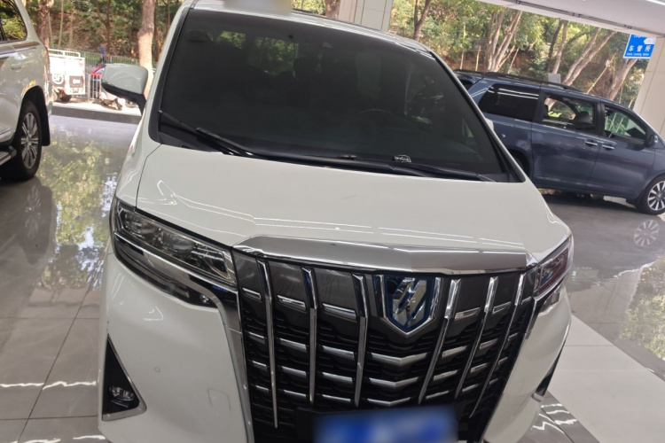 Toyota Alphard 2022 car image #3