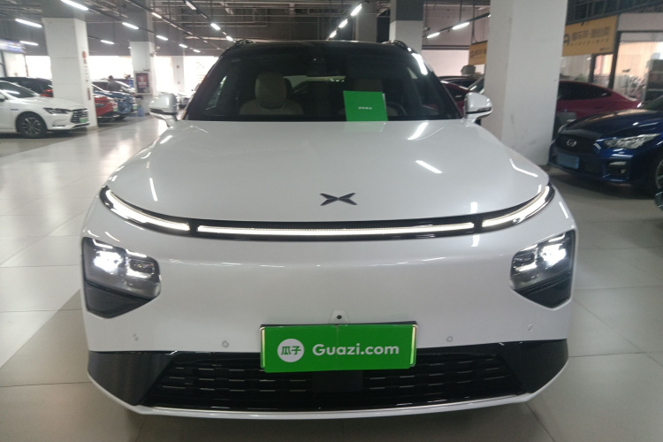 Xpeng G9 2025 car image #3
