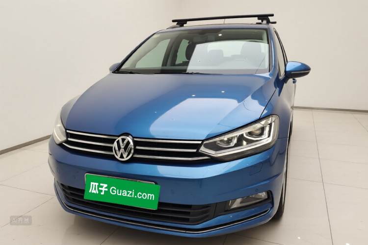 Volkswagen Touran 2018 car image #3