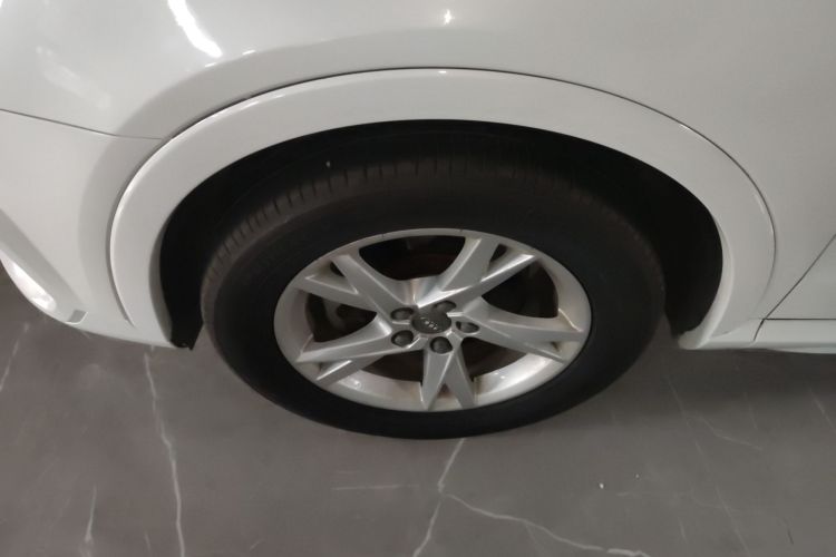 Audi Q3 2017 car image #3