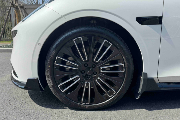 Lynk & Co 10 EM-P 2025 car image #3