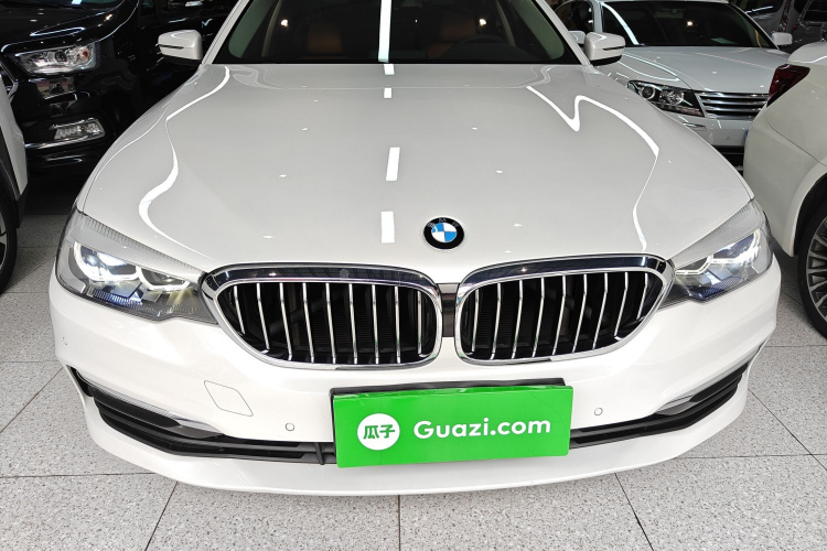 BMW 5 Series 2017 #3 BMW 5 Series 2017 car image #3