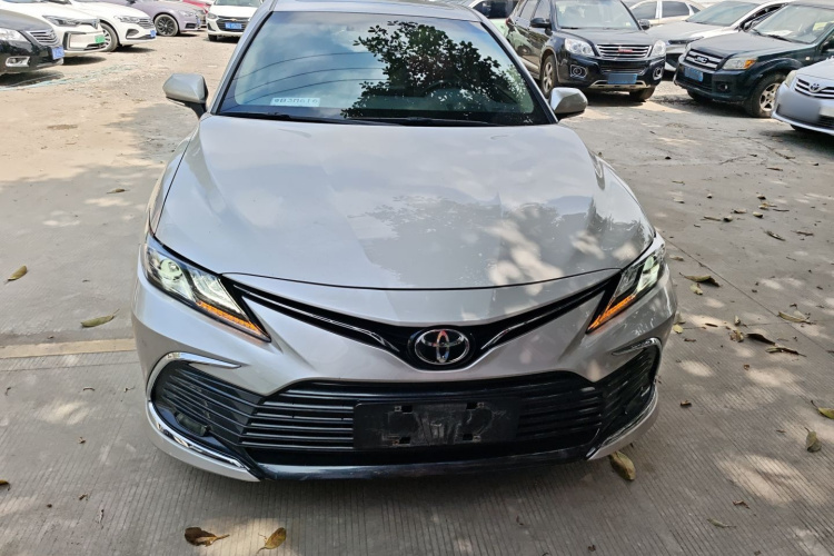 Toyota Camry 2023 immagine di auto #3