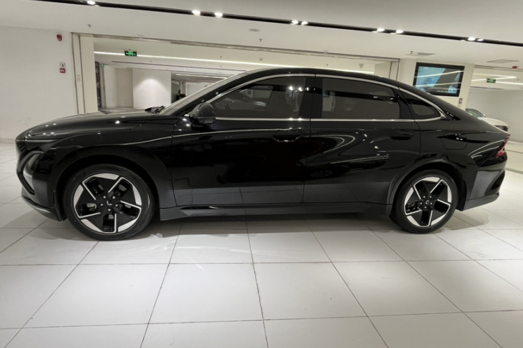 Wuling Starlight 2024 car image #3