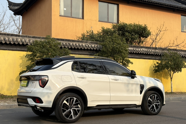 Lynk & Co 01 EM-P 2018 car image #3