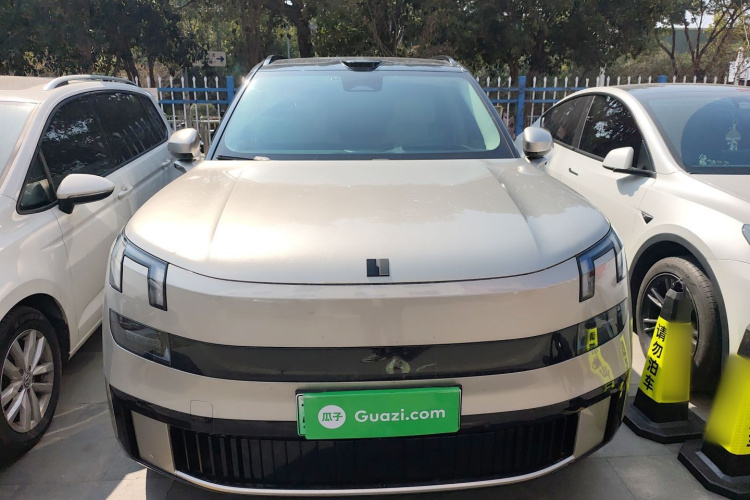 Lynk & Co 900 2025 car image #3