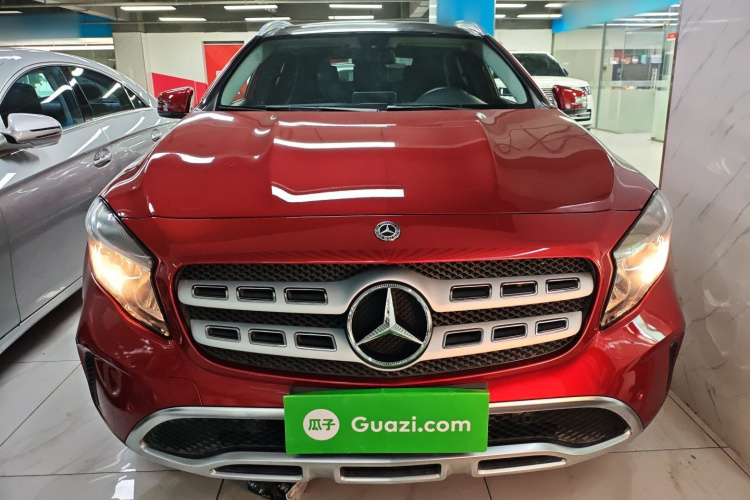 Mercedes-Benz GLA Class 2018 immagine di auto #3