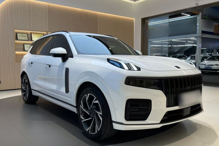 Lynk & Co 09 2022 car image #3