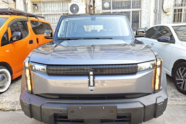 2025 car image #3