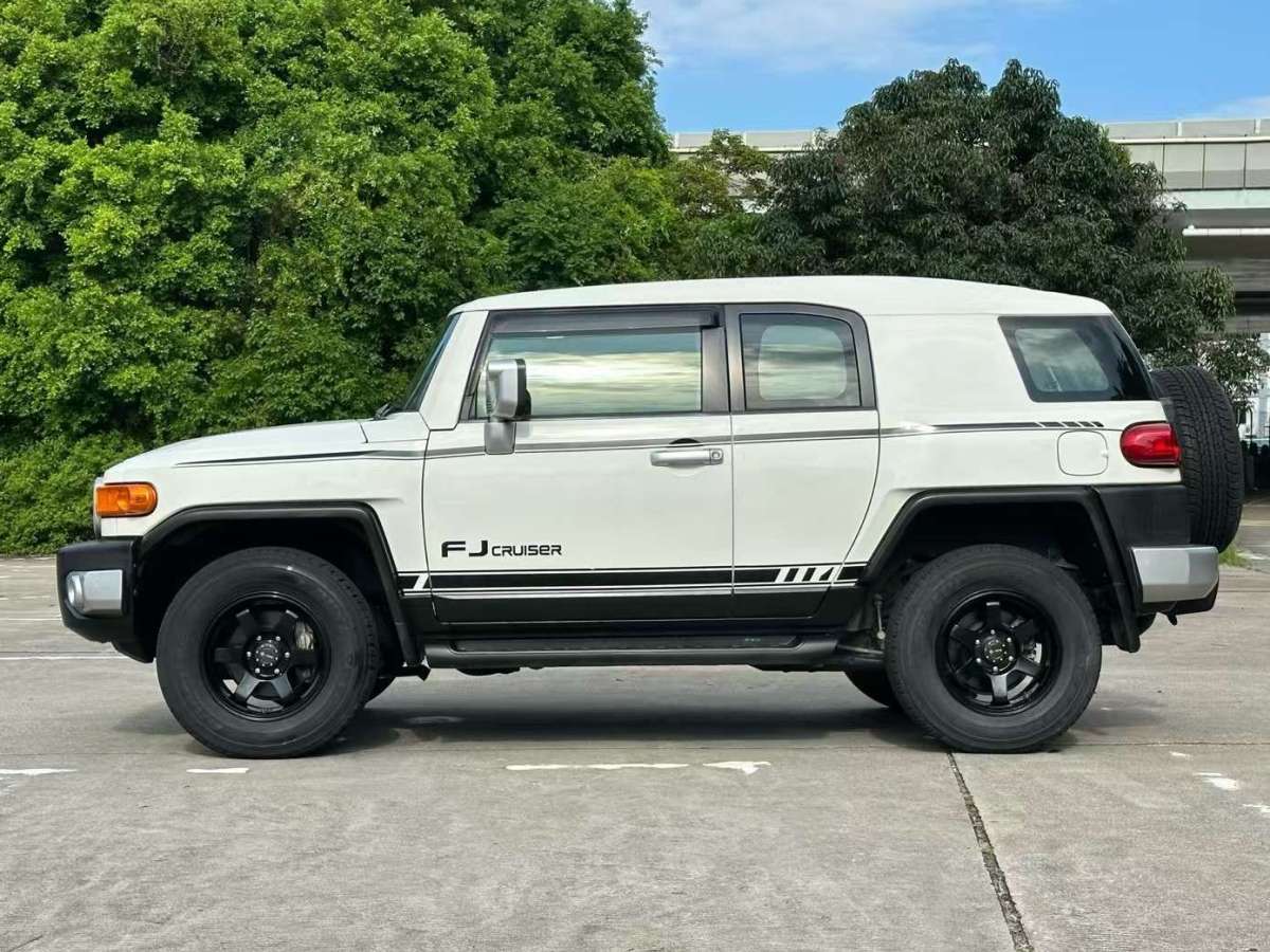 Toyota FJ Cruiser 2019 #3 Toyota FJ Cruiser 2019 car image #3