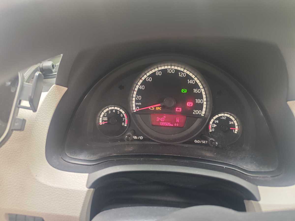 Volkswagen up! 2016 imagem de carro #3