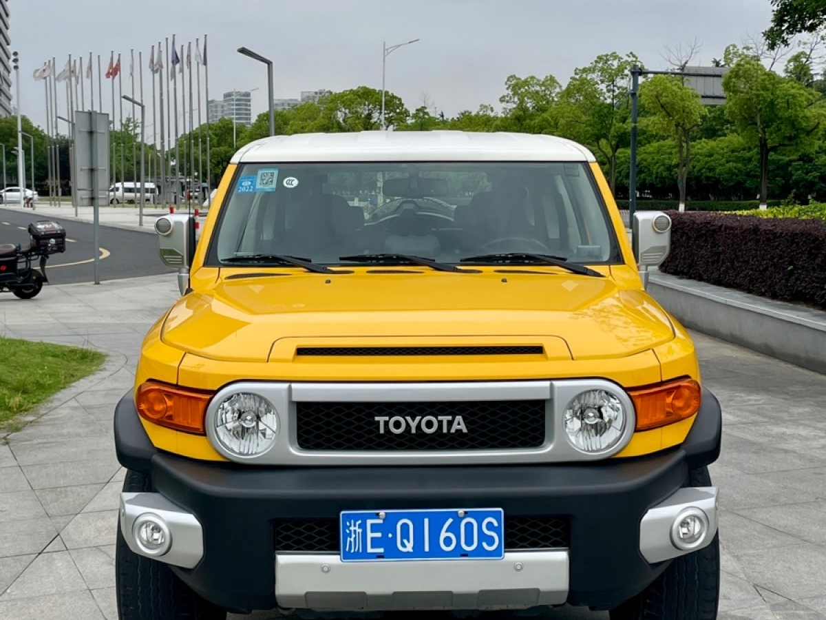 Toyota FJ Cruiser 2018 immagine di auto #3
