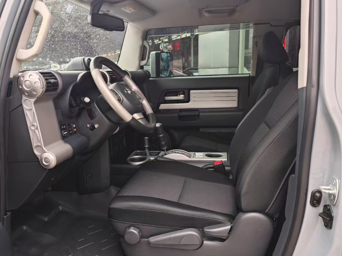 Toyota FJ Cruiser 2018 #3 Toyota FJ Cruiser 2018 car image #3