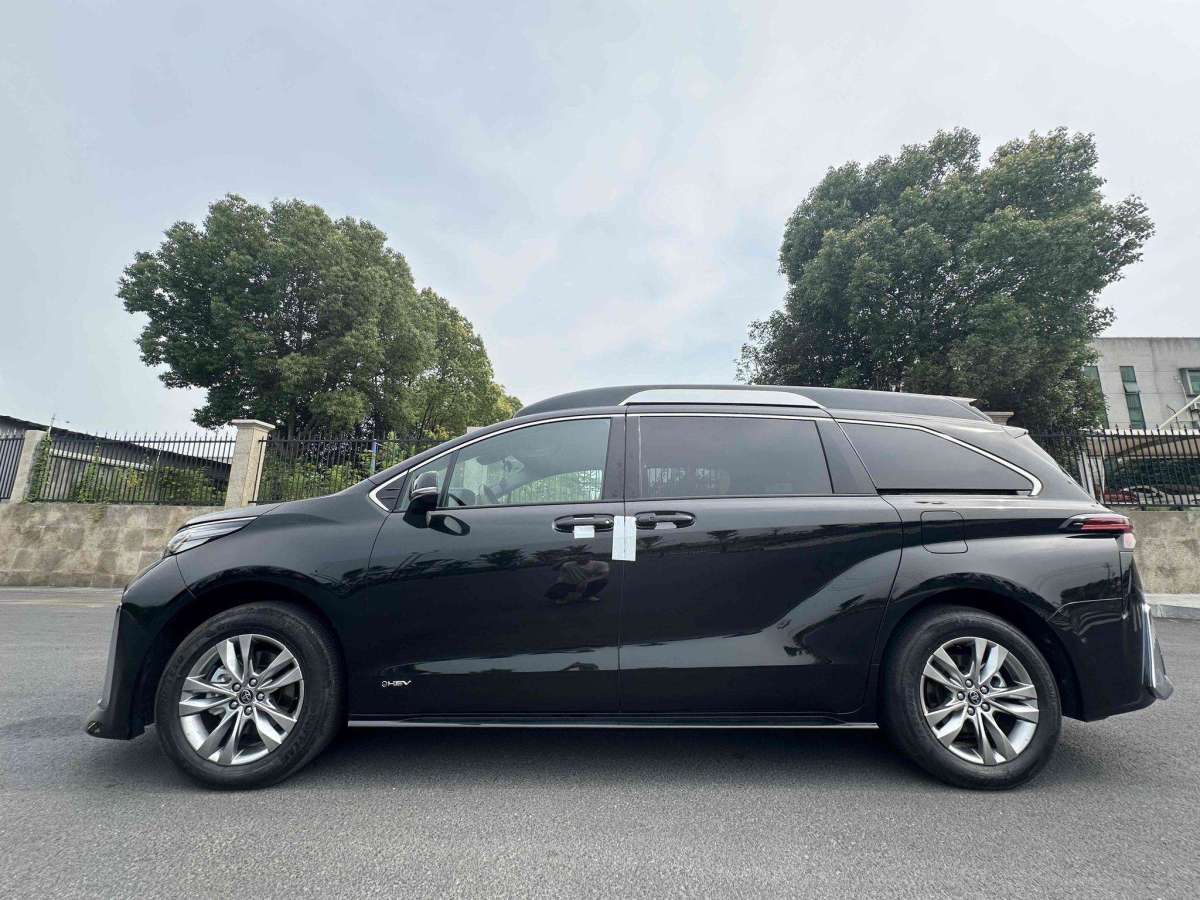 Toyota Sienna 2025 image de voiture #3