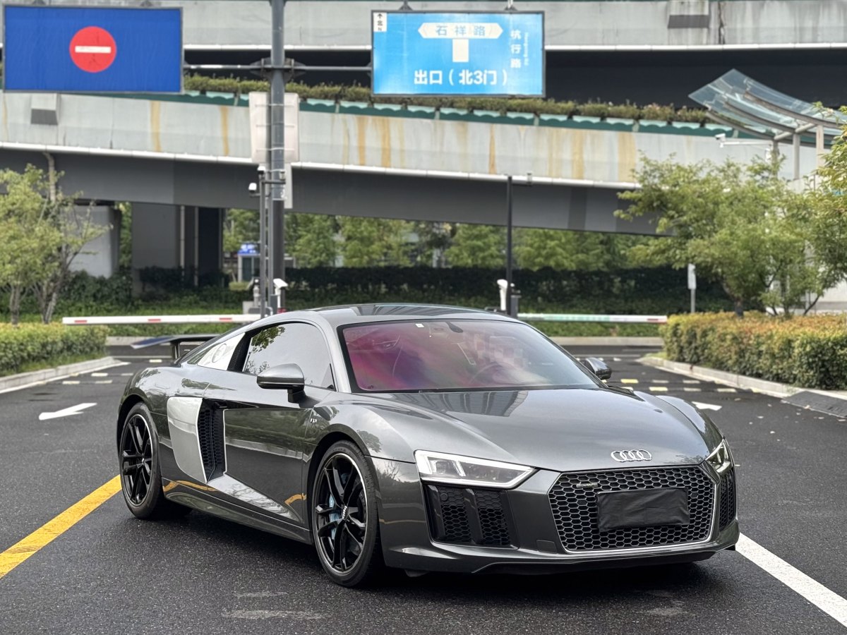 Audi R8 2019 car image #3