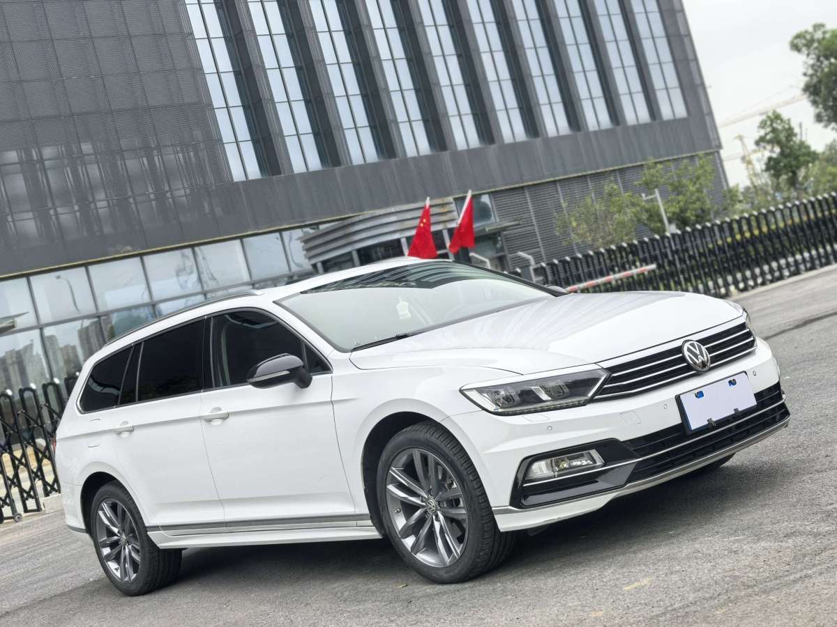 Volkswagen Passat Variant 2018 immagine di auto #3