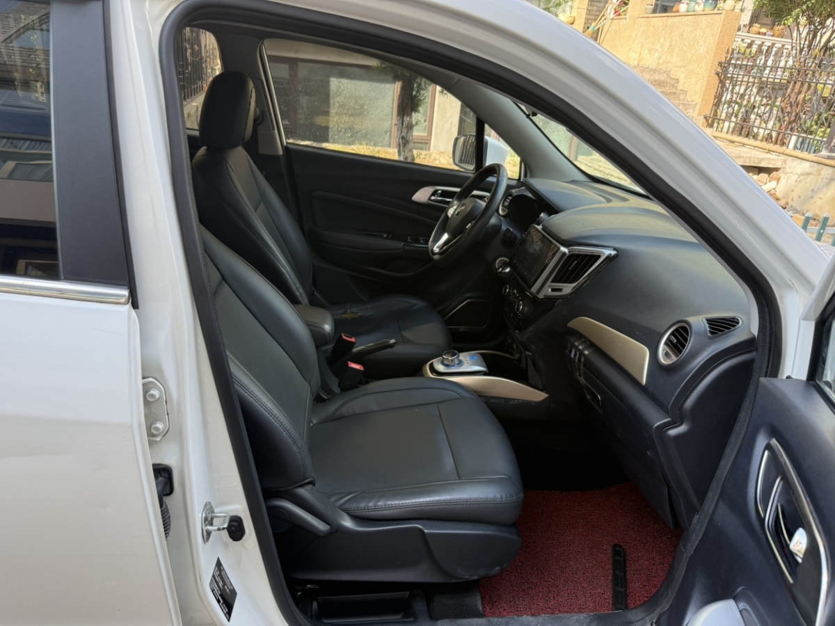 Changan CS15 EV 2019 car image #3