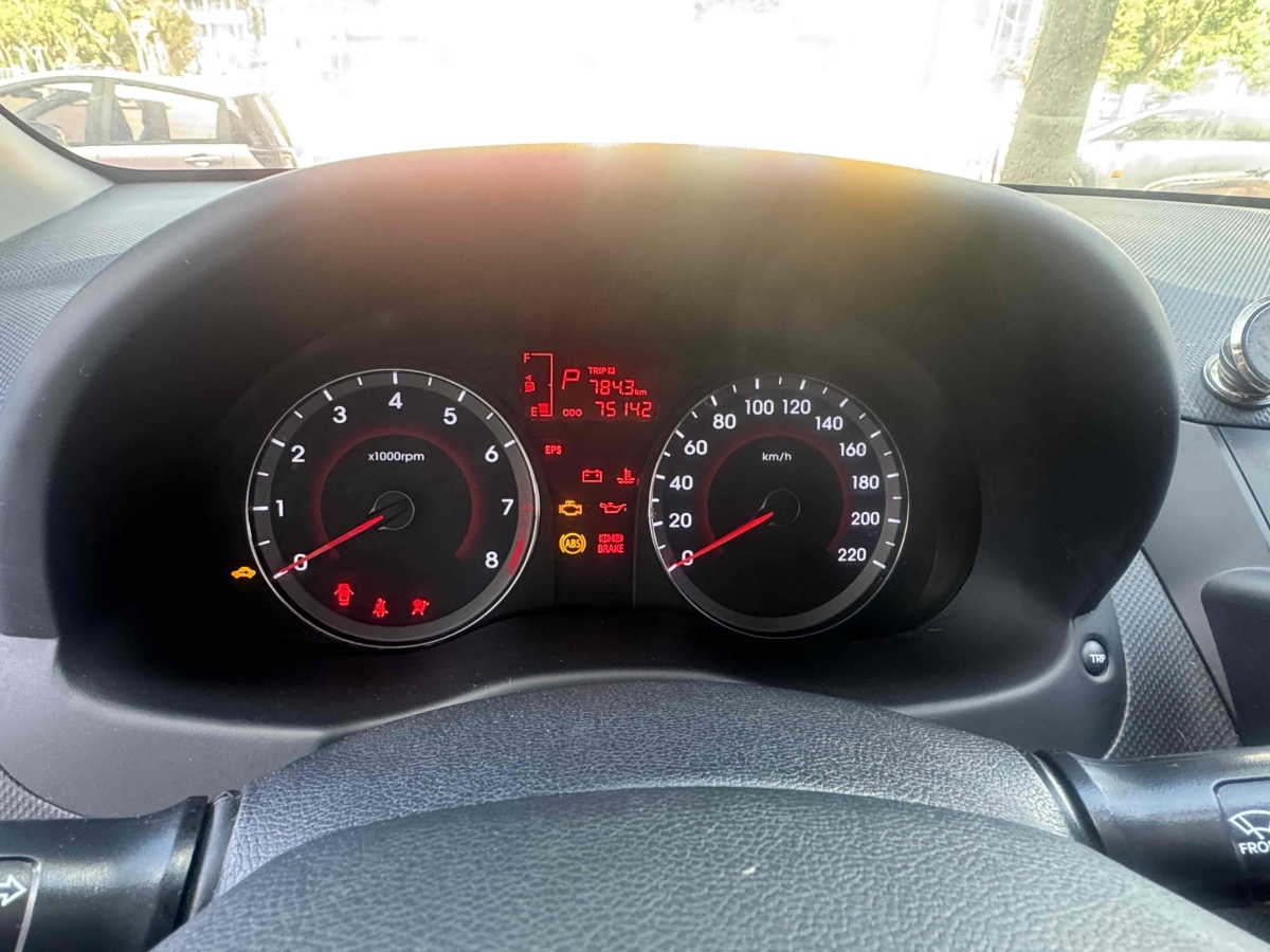 Hyundai Reina Hatchback 2016 #3 Hyundai Reina Hatchback 2016 car image #3