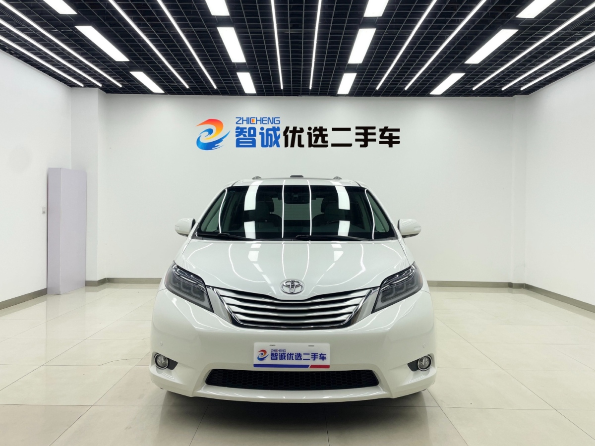 Toyota SIENNA 2010 car image #3