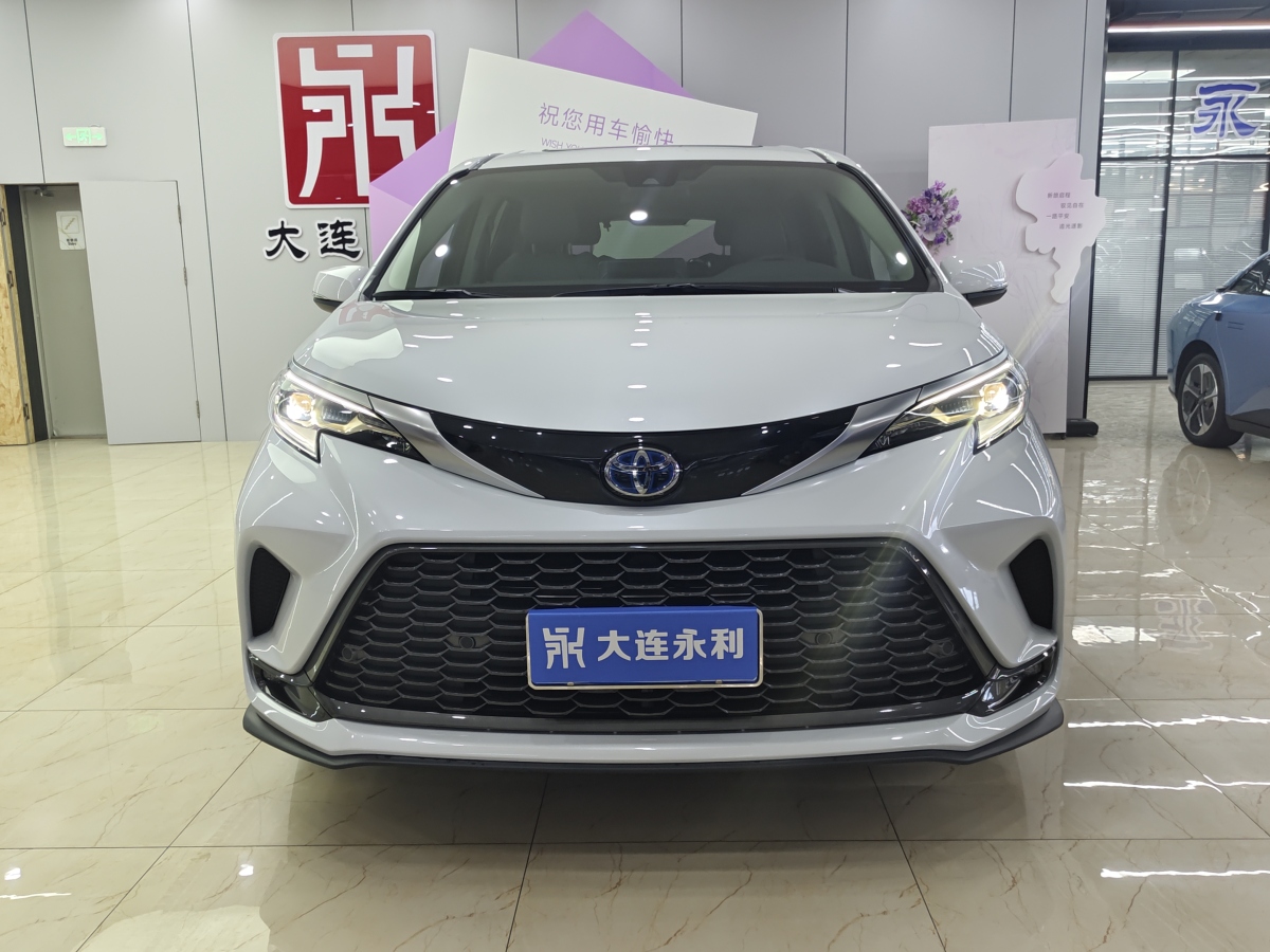 Toyota Granvia 2024 car image #3