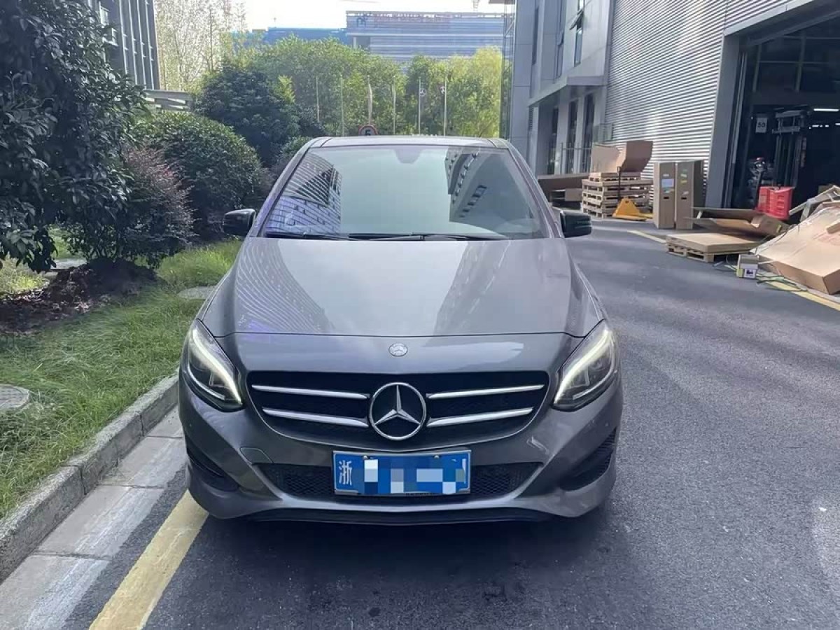 Mercedes-Benz B Class 2015 car image #3